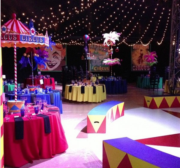 Circus, Circusact, spectaculair, evenement, thema, beleving, entertainment, feestelijk, diner, invulling, bedrijfslocatie, opbouw, afbouw, tent, av, installatie, catering, vergunning, bedrijfspand, jong tot oud, circusartiest, circusevenement, circusthema